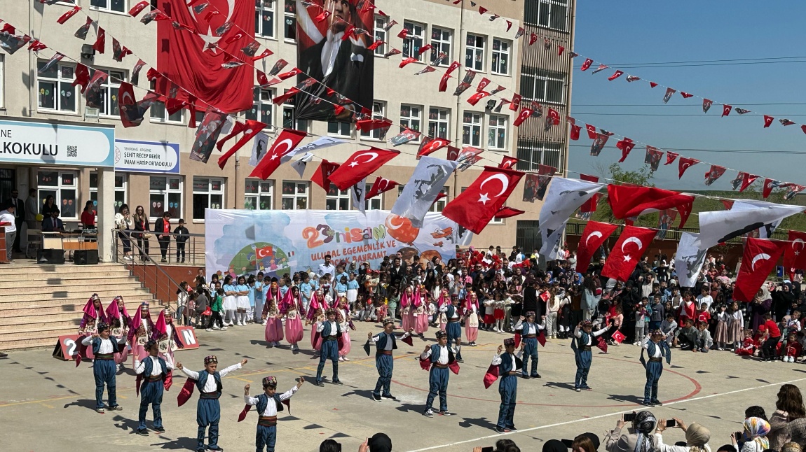 OKULUMUZDA 23 NİSAN ÇOŞKUSU